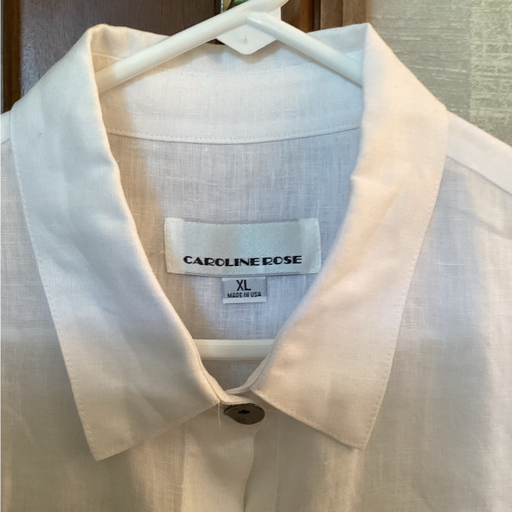 Elegant White Button-Down Shirt for Women - Picture 2 of 2